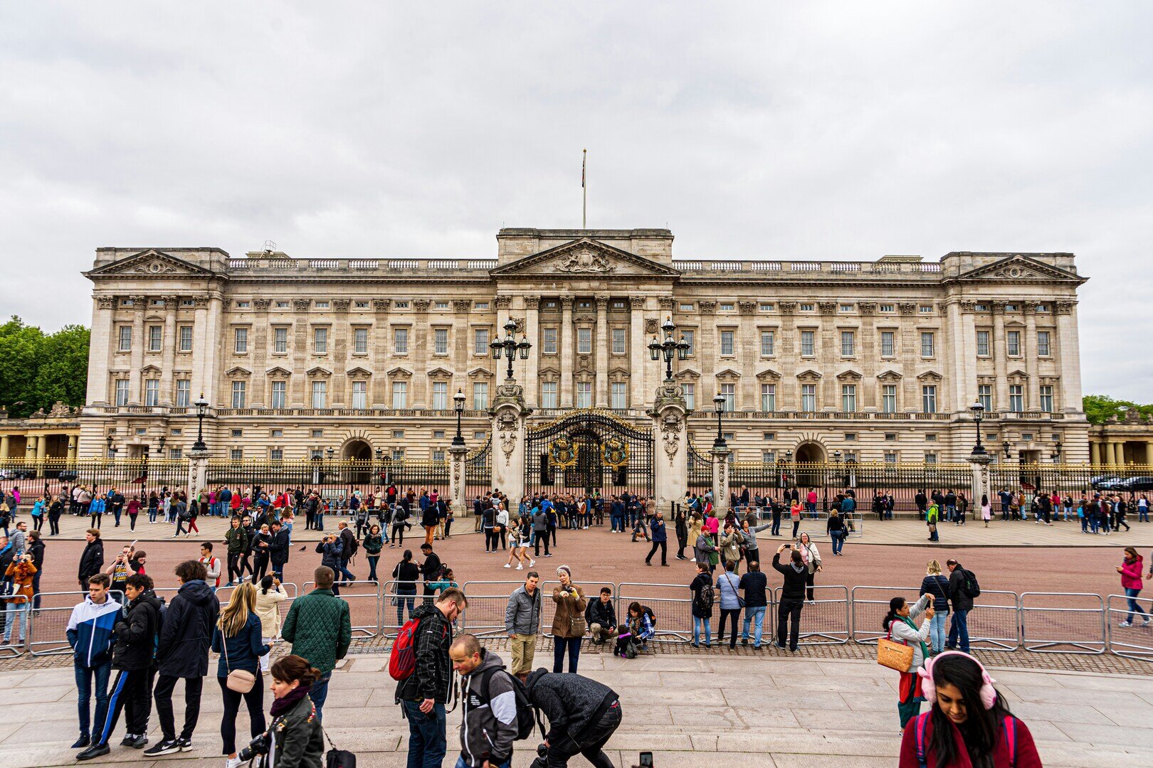 Visitors entering Buckingham Palace